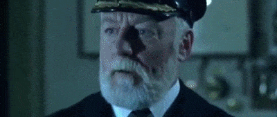capitaine image représentant le capitaine d'un navire en train de couler